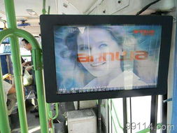 大尺寸车载显示新趋势 22寸超大屏与定制化双面广告机的应用解析