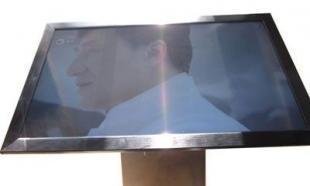 全国领先的液晶广告机厂家 聚焦传媒与广电领域的双面广告机